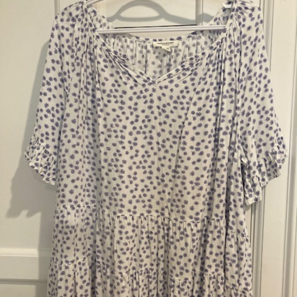 Beach Lunch Lounge Dainty Periwinkle Floral Top with Ruffled Trim Size XL